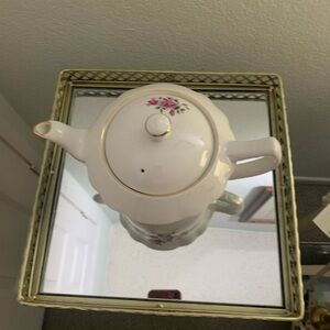 Large tea pot. Ceramic